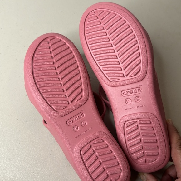 Crocs pink sandals for women size 9- new - Picture 7 of 7